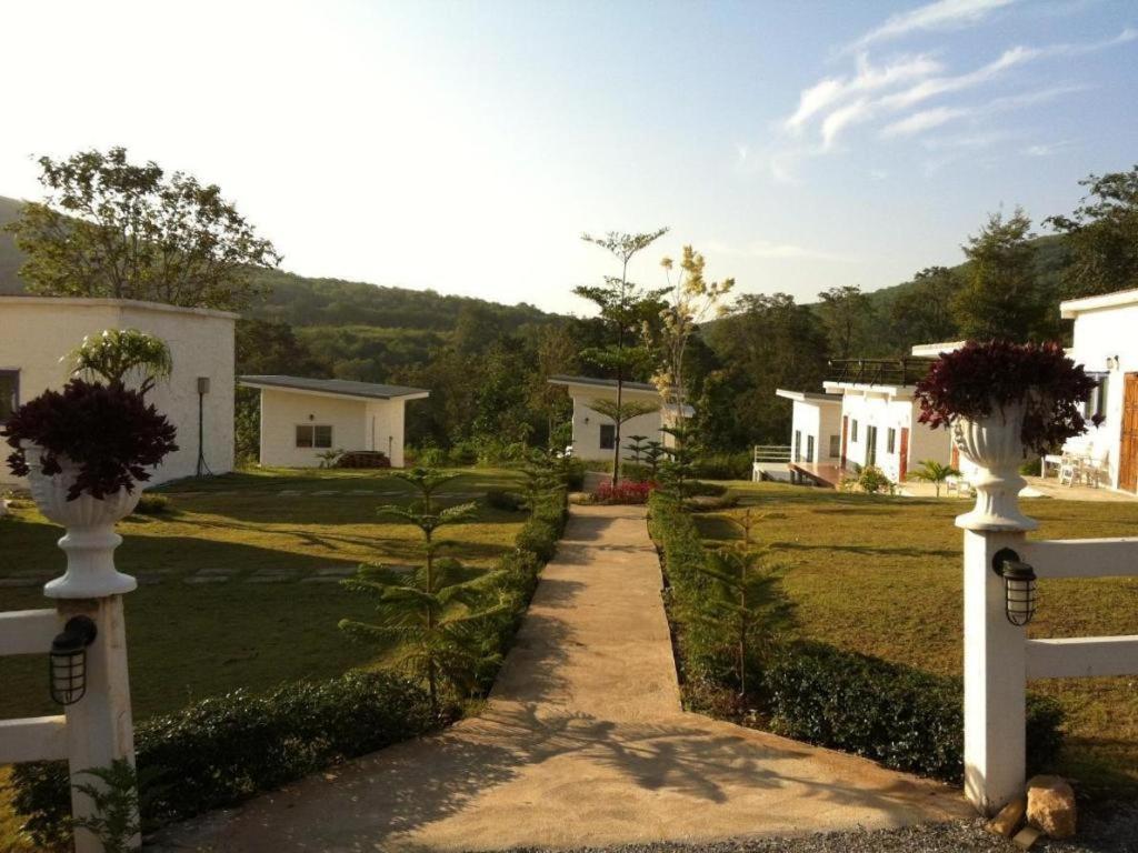 White Rock Resort Pakchong Exterior photo