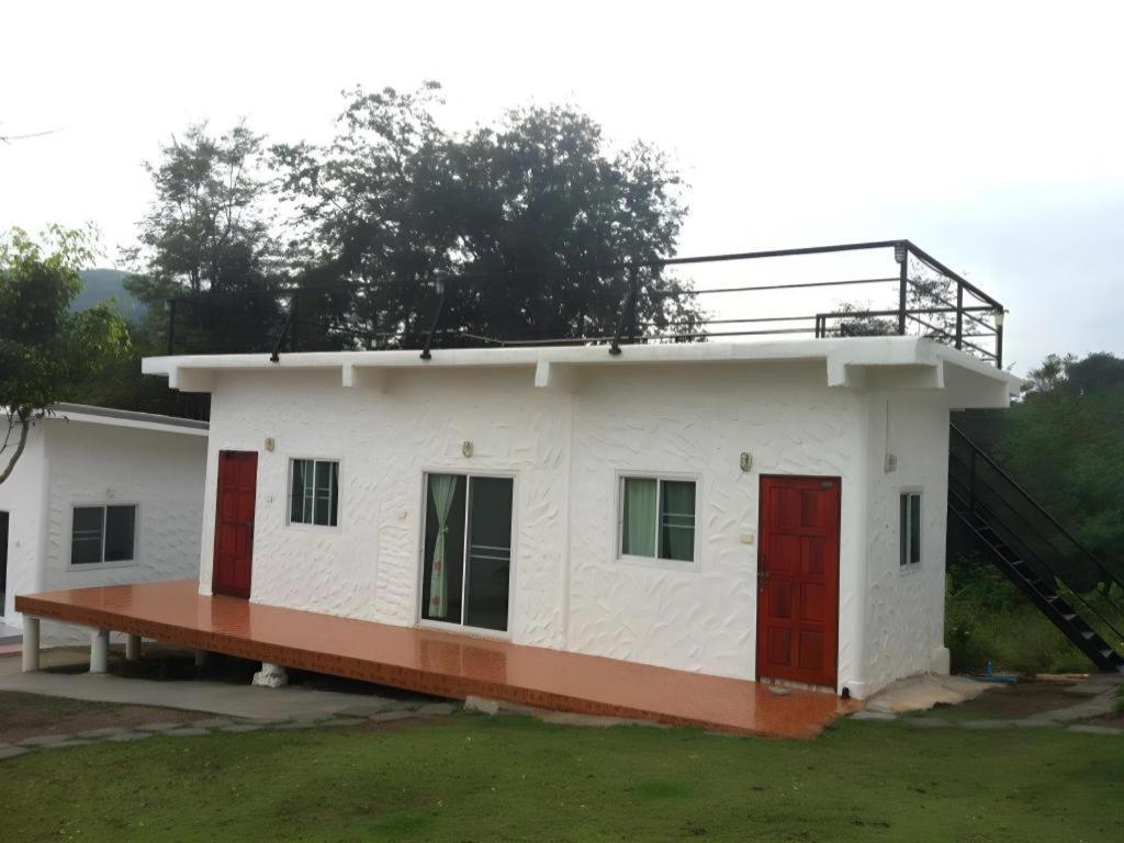 White Rock Resort Pakchong Exterior photo