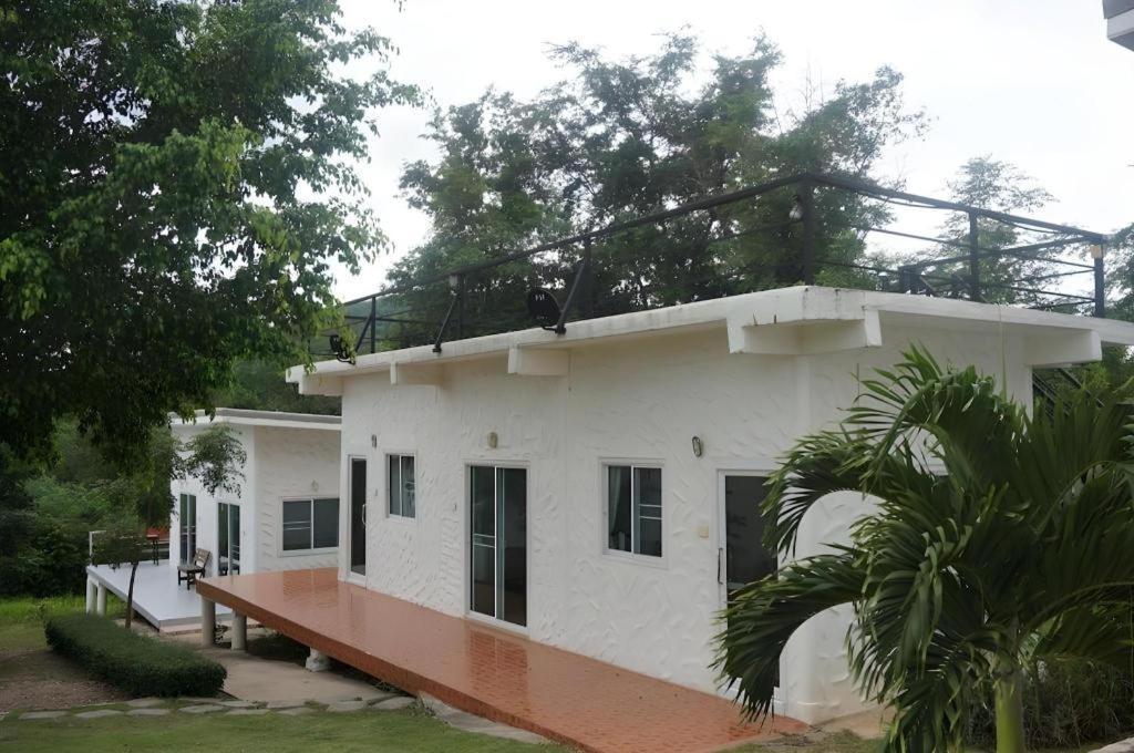 White Rock Resort Pakchong Exterior photo