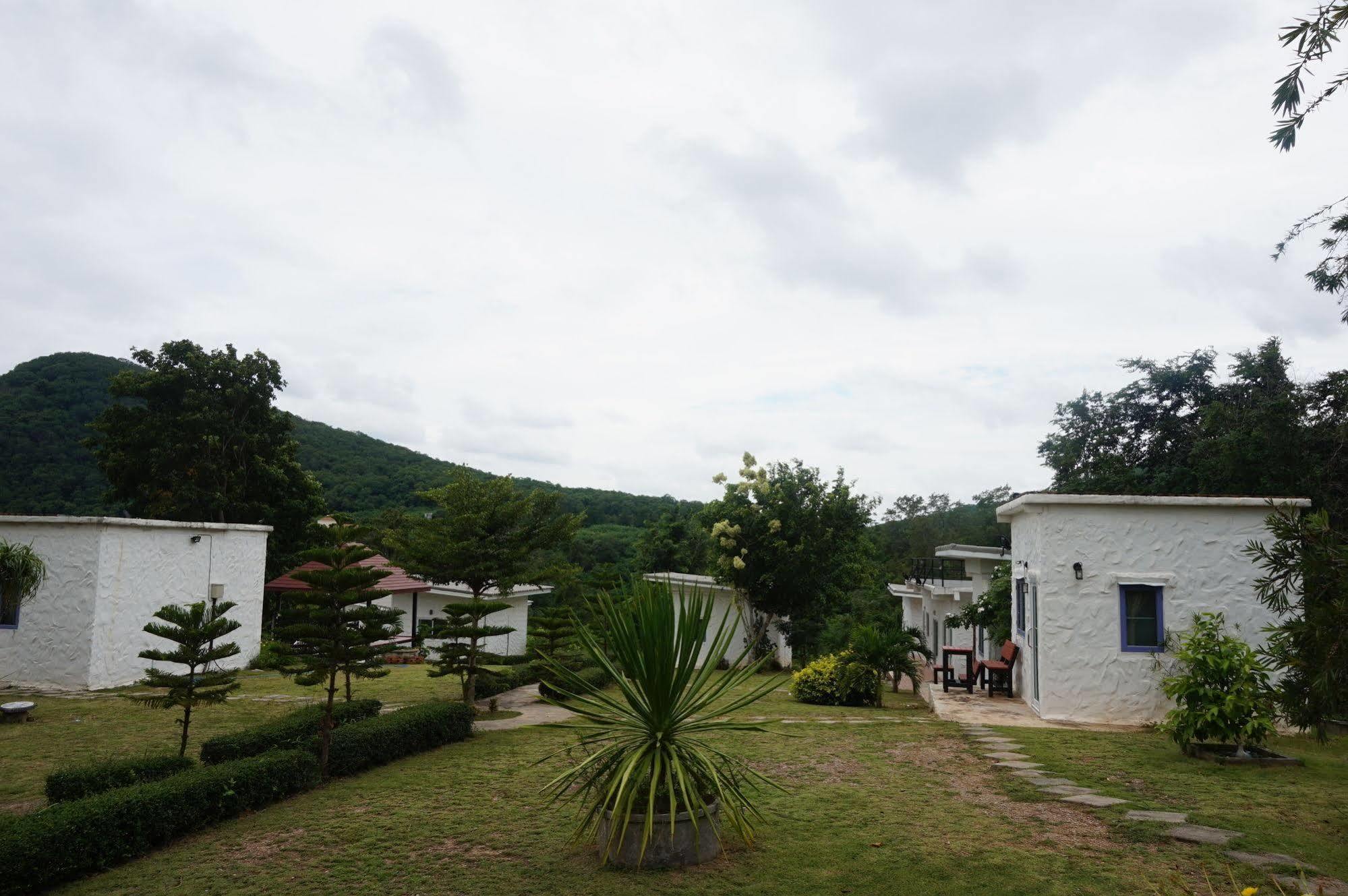 White Rock Resort Pakchong Exterior photo