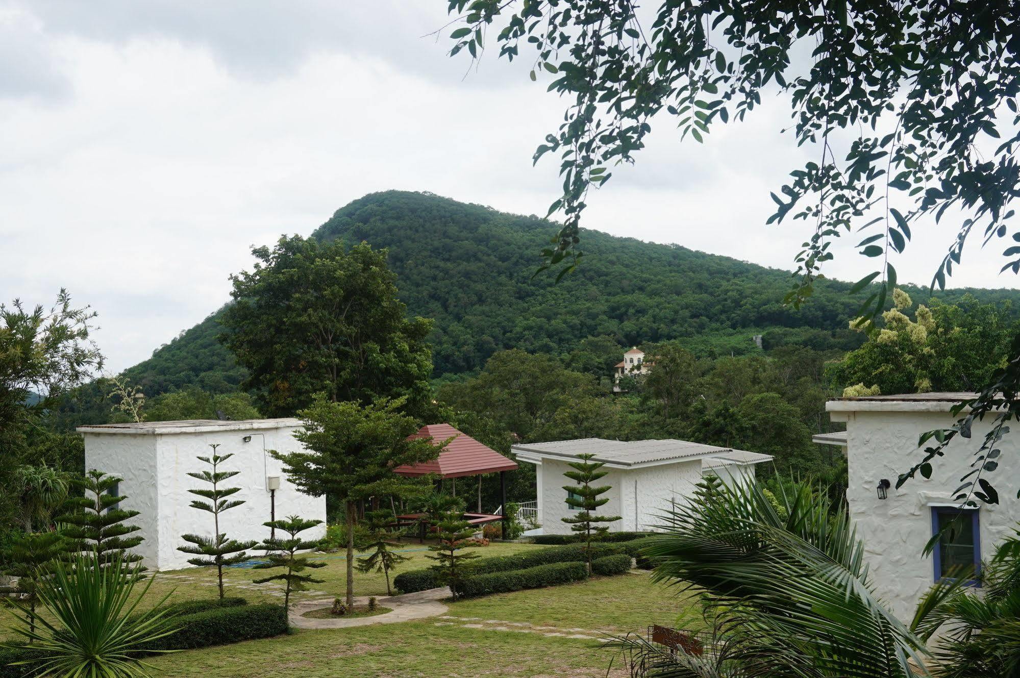 White Rock Resort Pakchong Exterior photo
