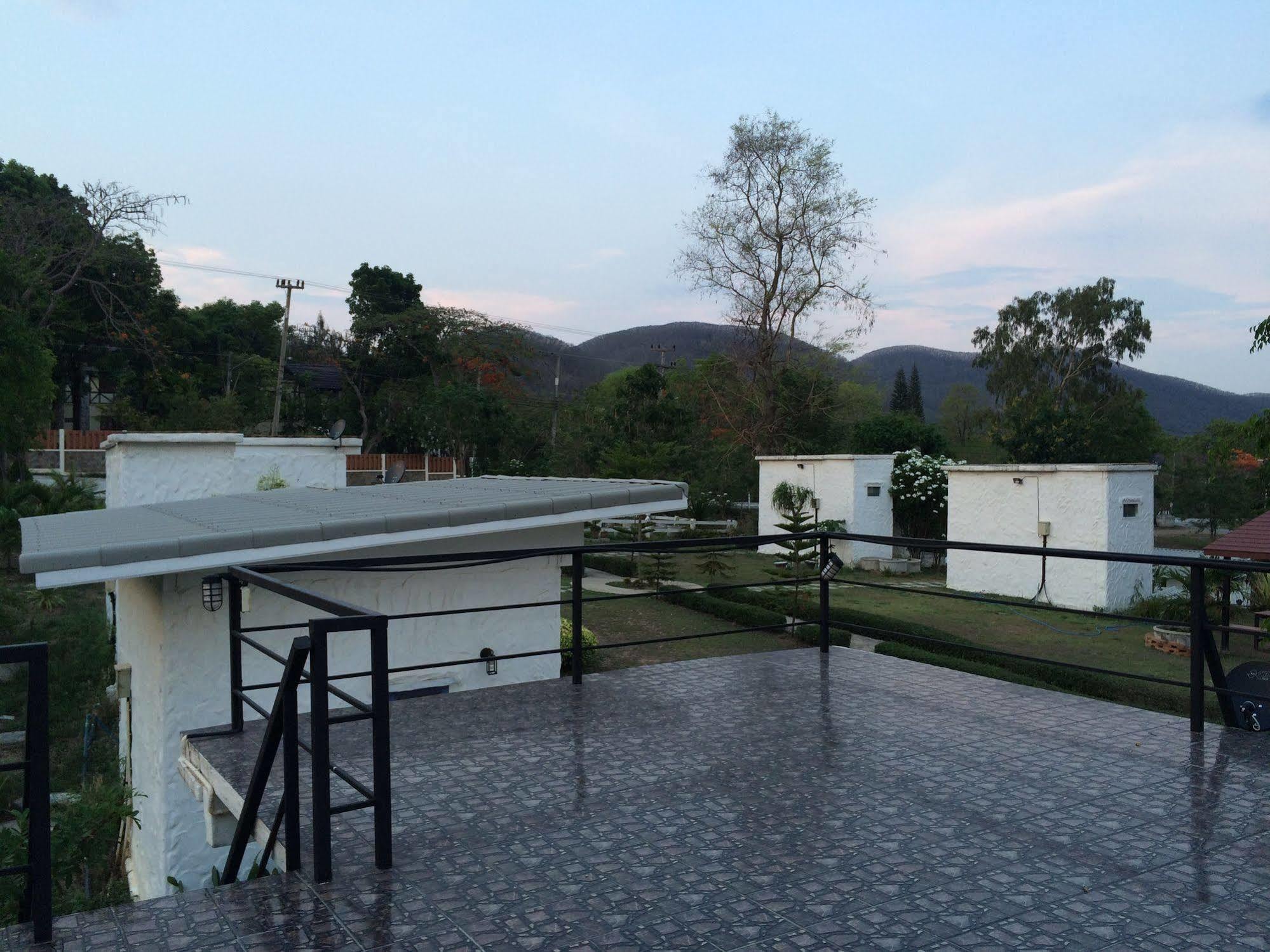 White Rock Resort Pakchong Exterior photo